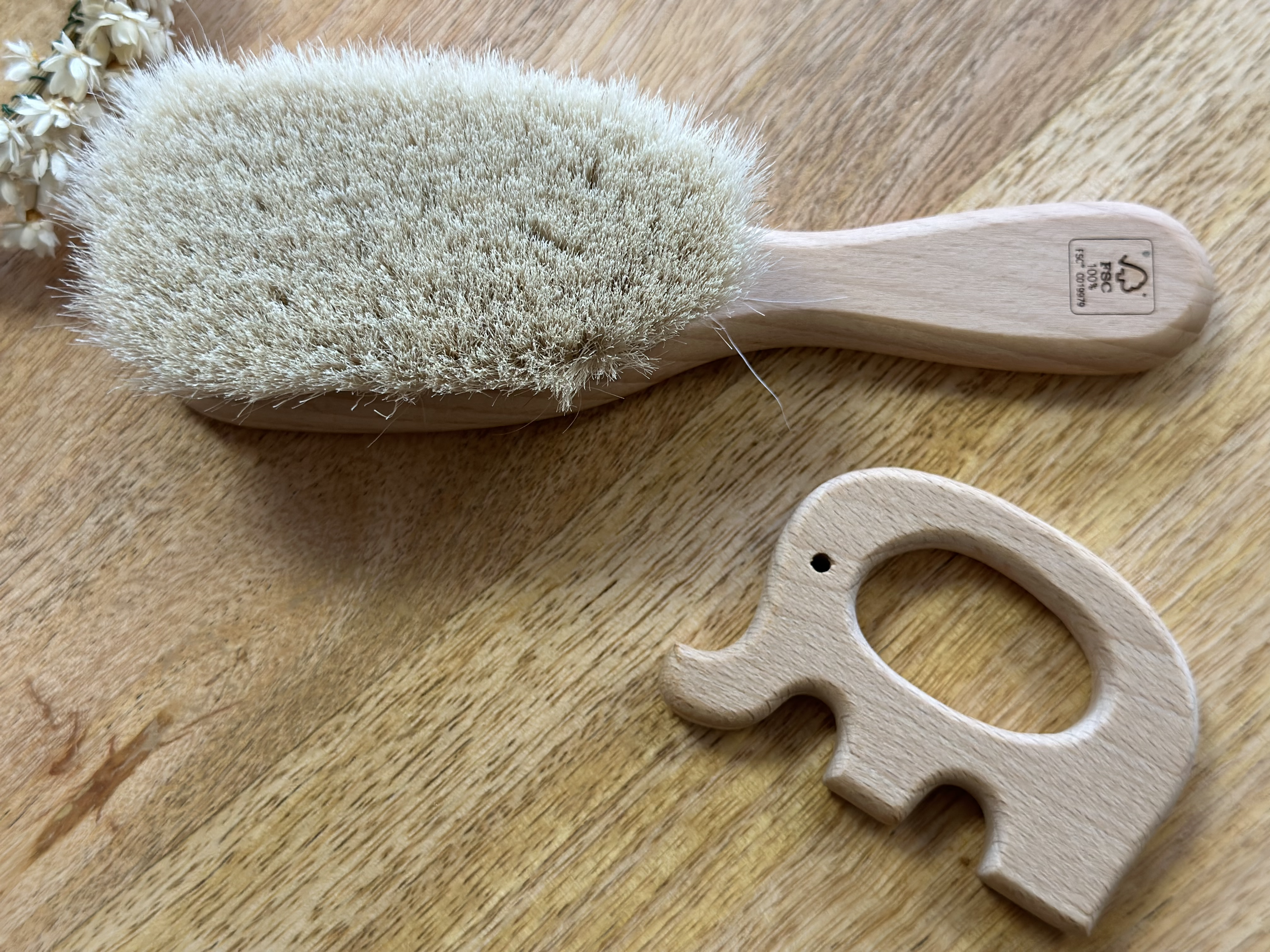 Haarbürste Babybürste Holz Löwe in mint und personalisiert mit Namen (Motiv 360 mint)