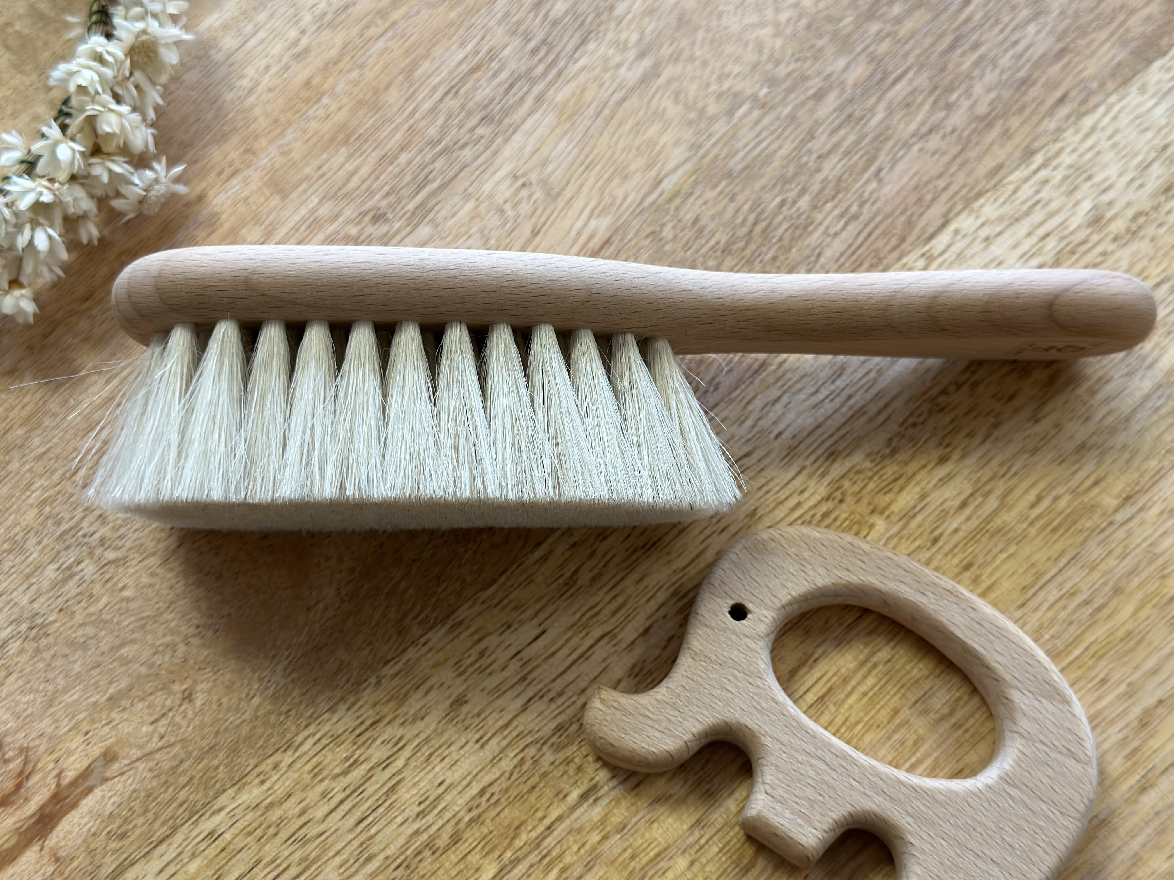 Haarbürste Babybürste Holz mit Motiv 2 Baum des Lebens mit schaukelndem Mädchen personalisiert mit Namen