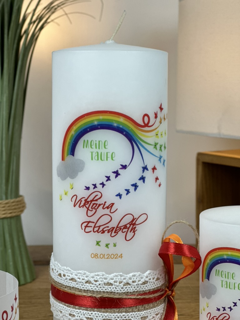 Kerze Regenbogen Schmetterlinge