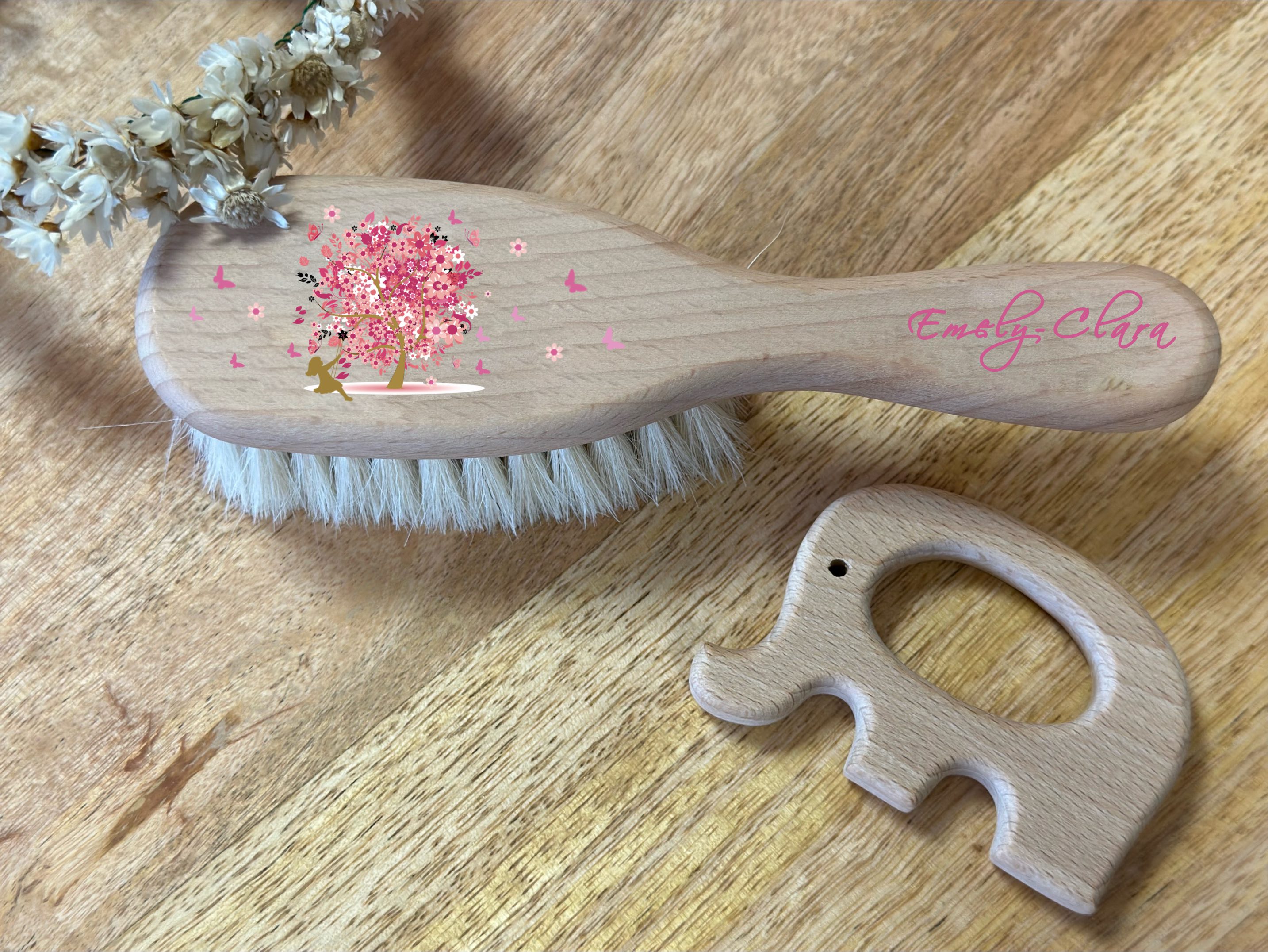 Haarbürste Babybürste Holz mit Motiv 2 Baum des Lebens mit schaukelndem Mädchen personalisiert mit Namen