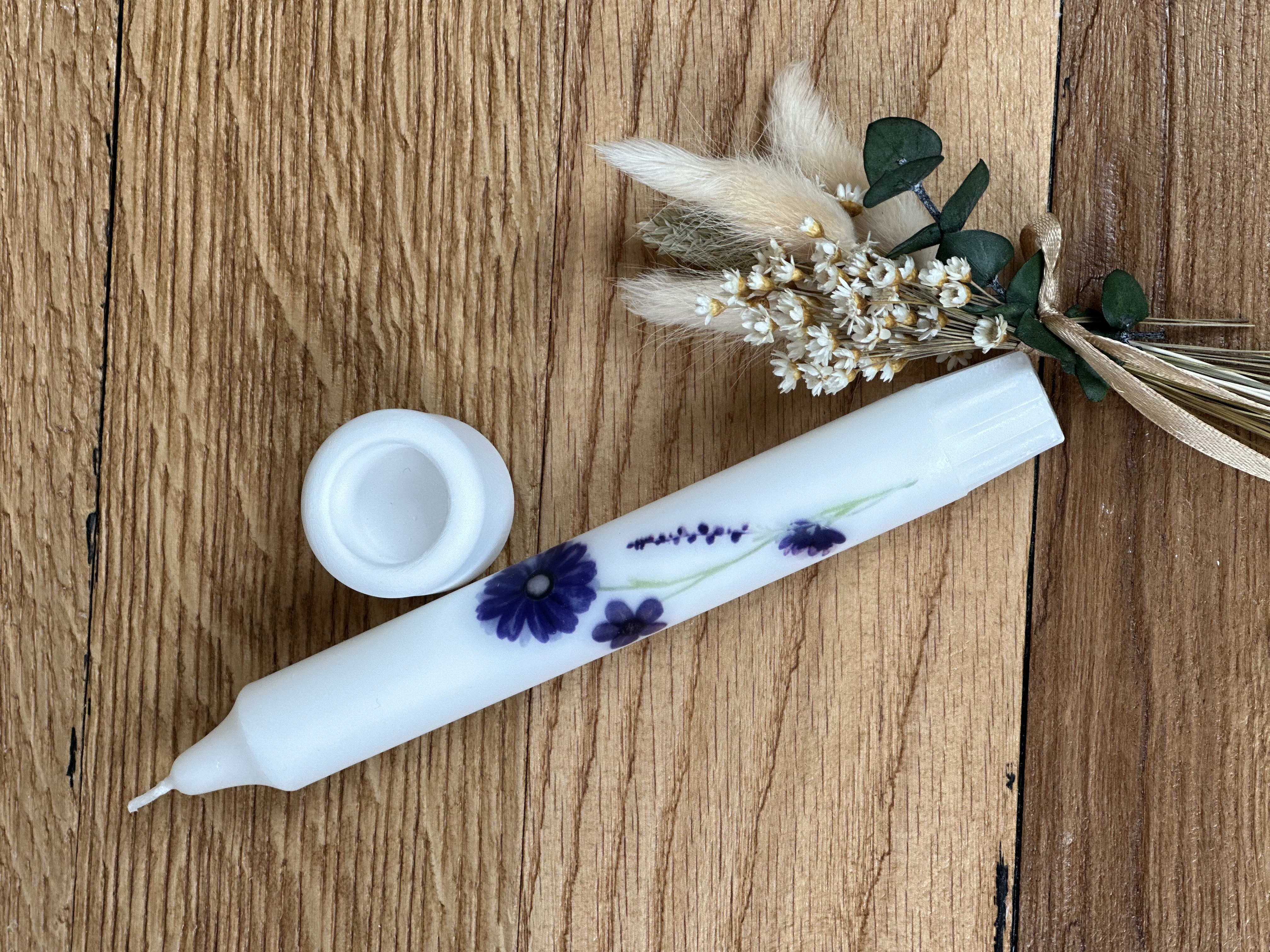 Stabkerze Blumen in violett